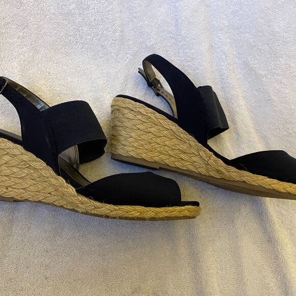 Espadrilles Bandolino Navy Wedge Sandals (Macy's) - size 8 - like new - Picture 2 of 6